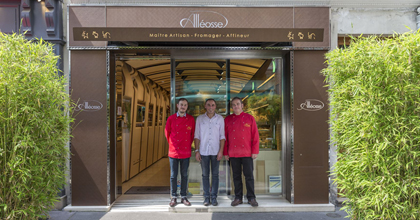 アレオス氏の工房